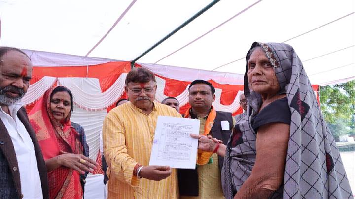 शासन की योजनाओं का लाभ दिलाने निकाली जा रही विकास यात्रा - ऊर्जा मंत्री श्री तोमर